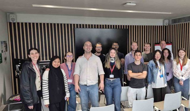 Gözükara Vakfı genç bilim insanlarını Londra’ya taşıdı