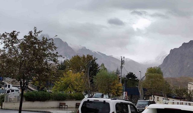 Hakkari ve Çukurca dağları beyaza büründü