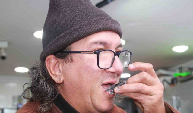 Hamsi 70 liraya düştü, vatandaş sevinçten çiğ yedi