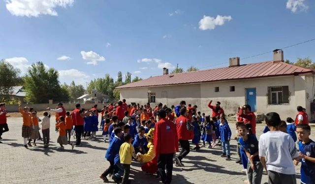 Hamur’da Damla Gönüllülük Hareketi projesi gençlerle buluştu