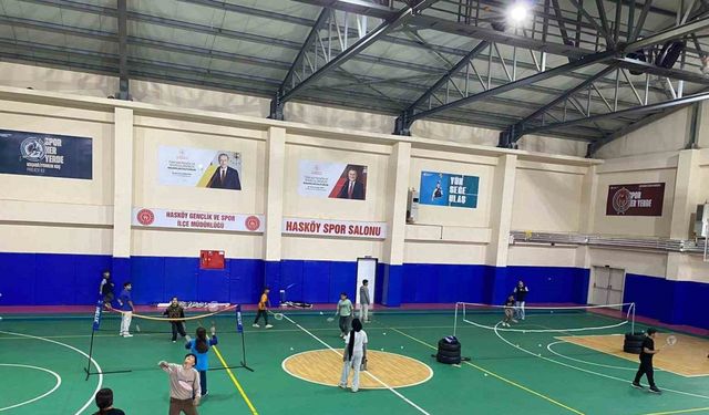 Hasköy’de badminton antrenmanları yoğun katılımla sürüyor