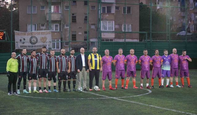 Hastane çalışanları halı sahada ter döktü