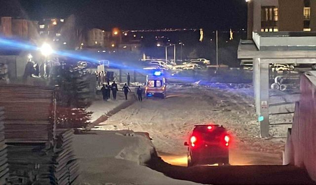 Hastane şantiyesinde bıçaklı kavga: 1’i ağır 4 yaralı