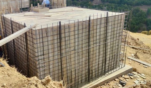 İçmeler köyünde içme suyu deposu yapım çalışmaları sürüyor