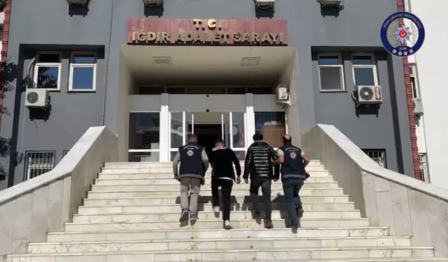 Iğdır’da kaçak 10 Afgan göçmen ve göçmenleri taşıyan 2 kişi yakalandı