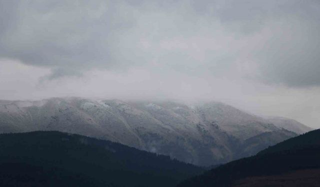 Ilgaz Dağı mevsimin ilk karı ile beyaza büründü