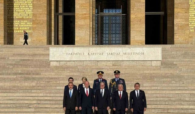 İngiltere Başbakanı Starmer, Anıtkabir’i ziyaret etti