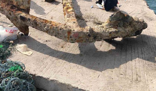 İskeleden yaklaşık 3 tonluk çapa çıkarıldı