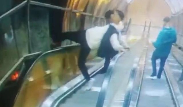 İzmir’de üst geçidin korkuluklarına zarar veren 2 kişi tutuklandı