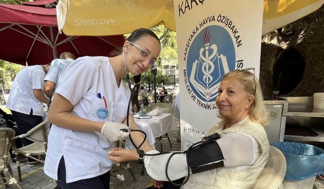 İzmirli lise öğrencilerinden yaşlılara sağlık eli