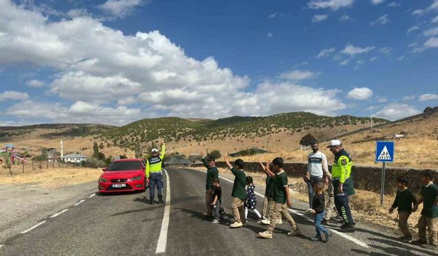 Jandarmadan öğrencilere trafik eğitimi