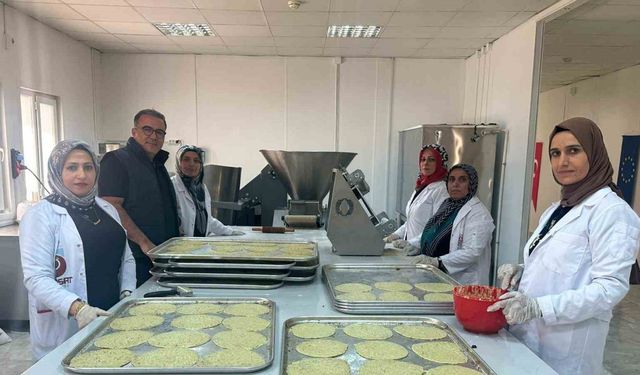 Kadınlar hem kültürlerini yaşatıyor hem de aile ekonomisine katkı sağlıyor