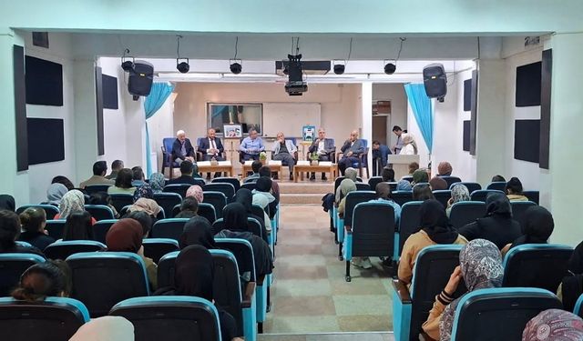 Kahta’da "İmam Hatipliler Haftası" paneli düzenlendi