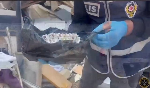 Kameralarla donatılan evden çok sayıda uyuşturucu madde çıktı