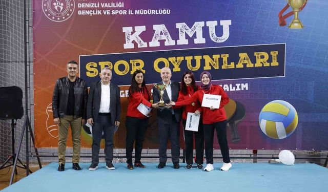 Kamunun şampiyonları kupalarını aldı