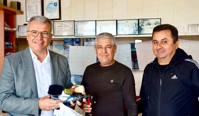 Karabiga Belediyesi’nden berberleri sevindiren hediye