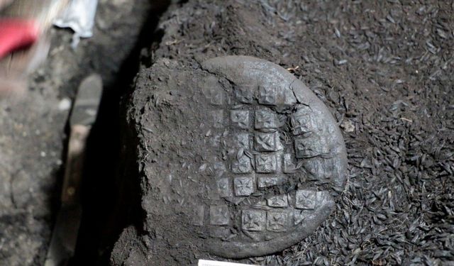 Karaman’da bin 300 yıllık bezemeli arpa ekmekleri bulundu