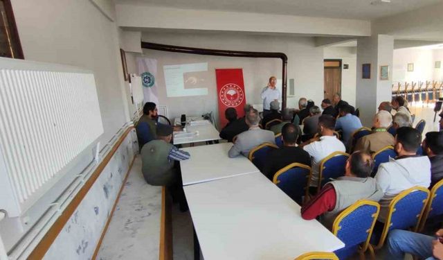Kars’ta hayvan yetiştiriclerine şarbon hastalığı ve korunma yöntemleri anlatılıyor