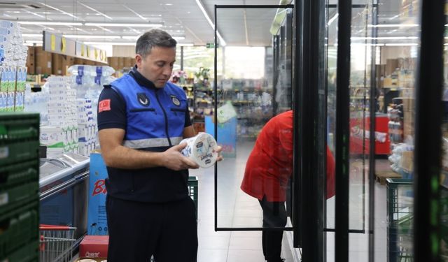 Kartepe’deki marketlerde son kullanma tarihi ve fiyat etiketi denetimi