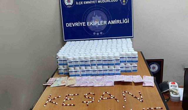 Keşan’da park halindeki araçta 16 bin 744 adet uyuşturucu hap ele geçirildi