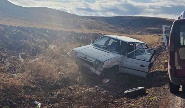 Kırıkkale’de otomobil şarampole devrildi: 2 yaralı