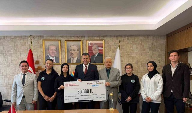Kız İmam Hatip Lisesi’nin Türkiye birinciliği gururu Başkan Akel ile paylaşıldı