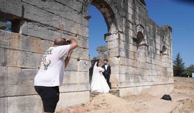 Konuralp Antik Tiyatro gelin ve damatların mekanı oldu