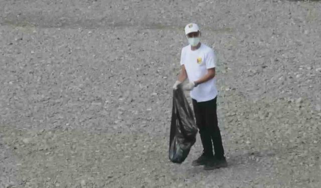 ‘Kulp Benim Evim’ Projesi kapsamında öğrenciler çöp topladı