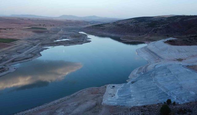 Kuraklık etkisini gösterdi: Uzunlu Barajı gözle görülür şekilde çekildi