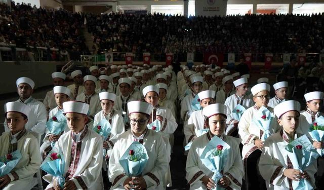 Kur’an’ı ezberleyen 75 erkek, 88’i kız öğrenci hafızlık icazetlerini aldı