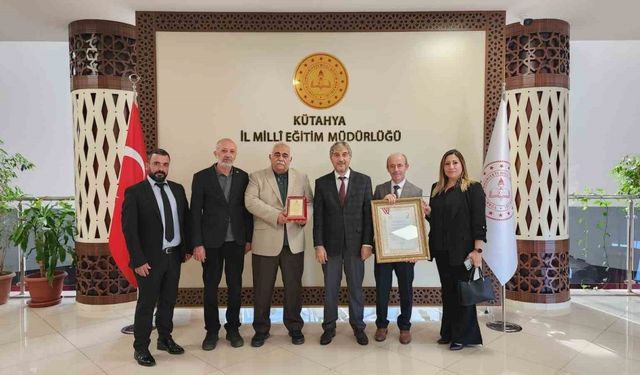 Kütahya İl Milli Eğitim Müdürlüğü’ne Kızılay’dan "Altın Kurumsal Kan Bağışçısı" ödülü