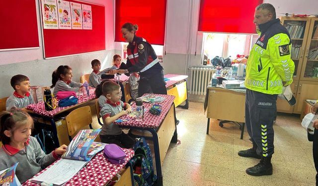 Kütahya’da jandarmadan "Güvenli Okul Güvenli Gelecek" projesi etkinlikleri