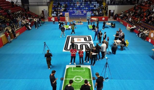 Kütahya’da Ulusal Robot Yarışması renkli görüntülere sahne oldu