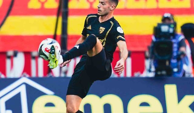 Laszlo Benes kırmızı kart gördü