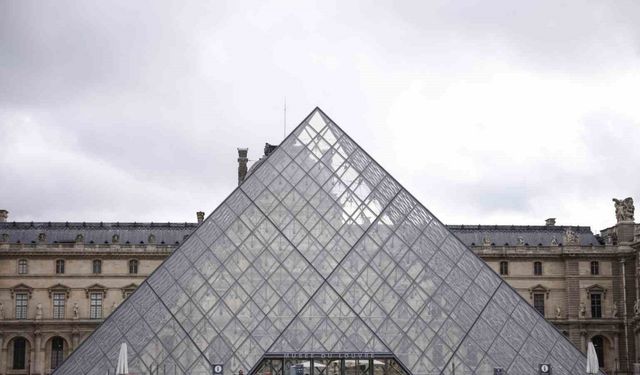 Louvre soygununda 2 şüpheli gözaltına alındı