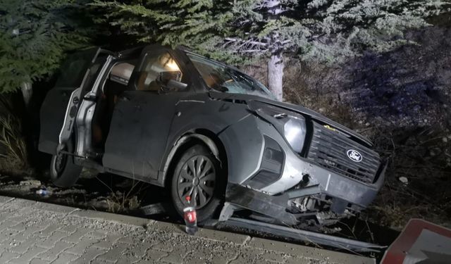 Malatya’da hafif ticari araç refüje çarptı: 1 yaralı