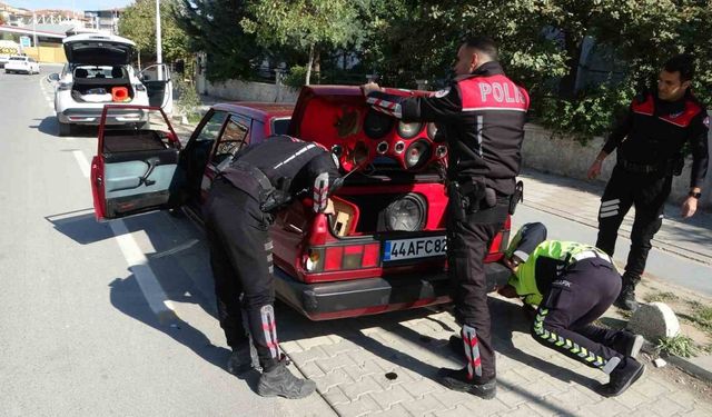 Malatya’da polisin "dur" ihtarına uymayan araçta uyuşturucu ele geçirildi