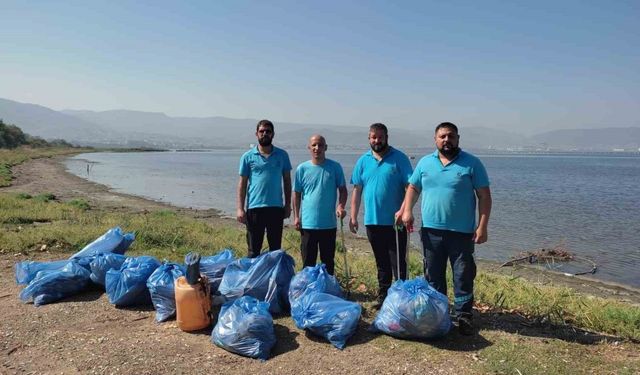 Mavi Takım ekiplerinden sahil temizliği