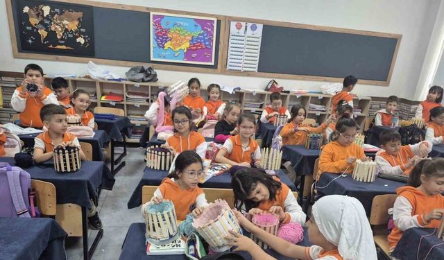 Minik eller Gazze için ilmek ilmek umut ördü