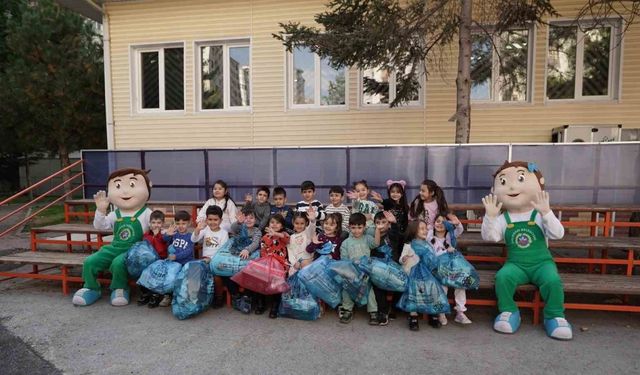 ’Mobil sıfır Atık Toplama ve Eğitim Aracı’ öğrencilerin ayağına gidiyor