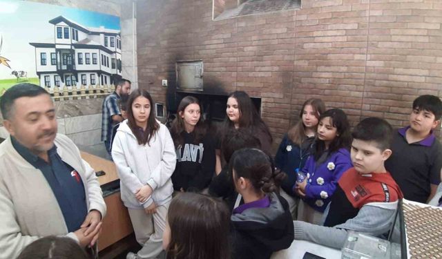 Mudurnu’da öğrenciler taş fırında fırıncılık mesleğini öğrendi