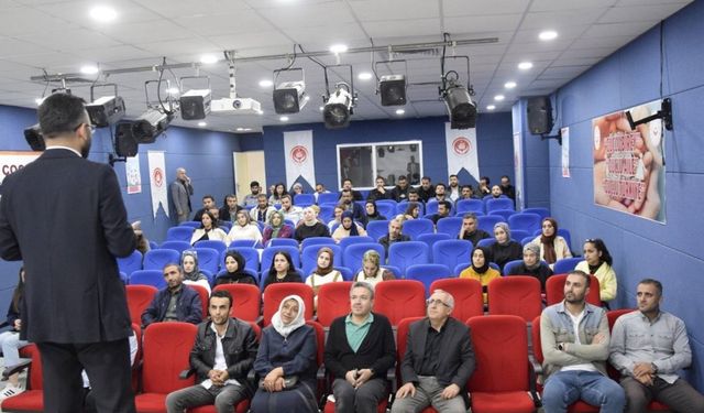 Muş’ta Aile ve Sosyal Hizmetler İl Müdürlüğü personeline travma eğitimi