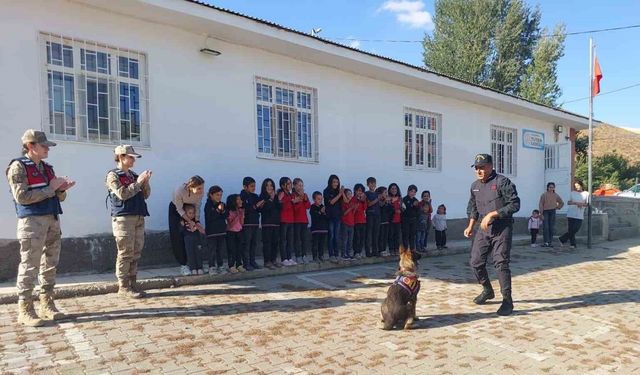 Muş’ta jandarma ekiplerinden öğrencilere eğitici ziyaret