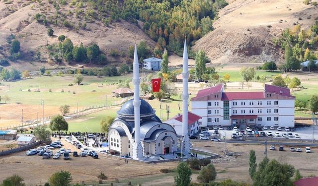 Muş’ta Üçevler Köyü Camisi ibadete açıldı