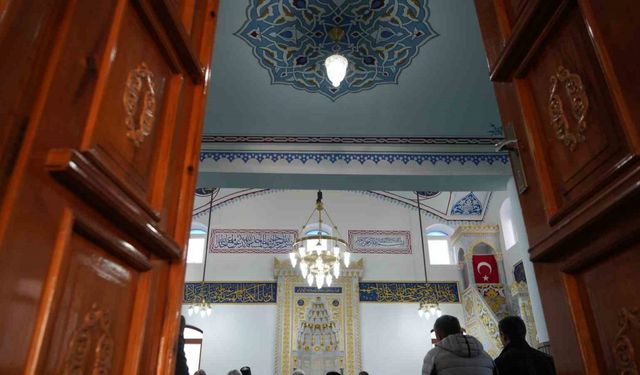 Nakış motifleriyle bezenen yarım asırlık Velişaban Camii yeniden ibadete açıldı