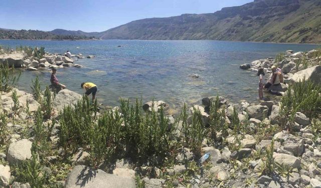 Nemrut Krater Gölü’nde mangal yakan 2 kişiye 5 bin 906 TL idari para cezası