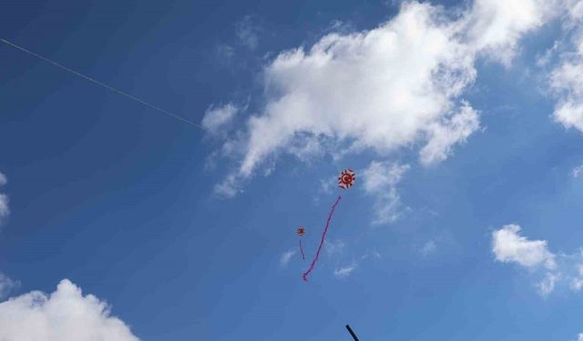 Öğrenciler uçurtmalarını Gazze halkı için uçurdu