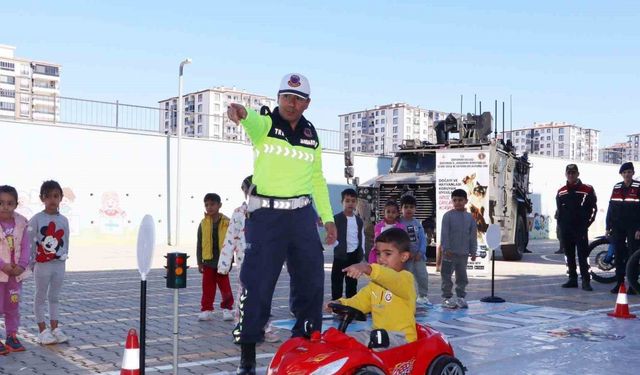 Öğrencilere tanıtım ve bilgilendirme etkinliği düzenledi