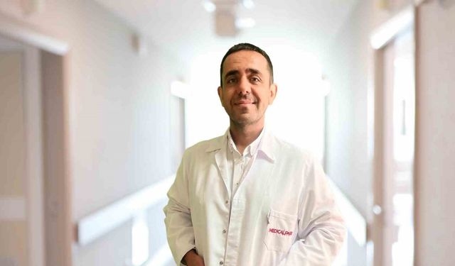 Opr. Dr. Hakan Peker: "Her 8 kadından 1’i meme kanseri riski altında"