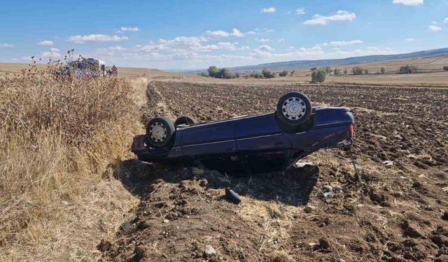 Otomobil tarlaya yuvarlandı: 4 yaralı